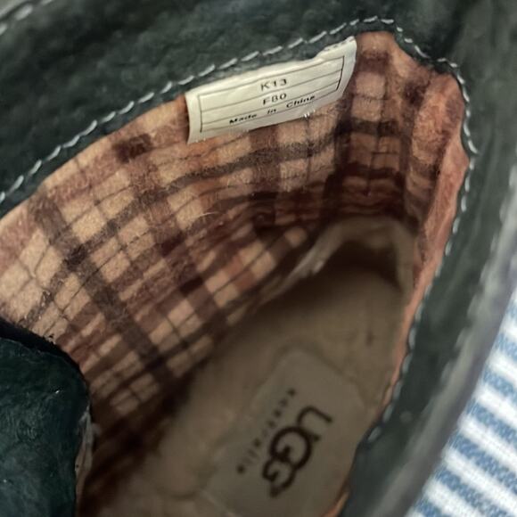 UGG Little Girls Black Patent Leather and Suede Chadwick Lace-Up Wingtip Boots - Picture 10 of 13